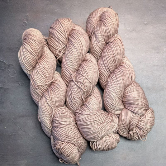 Light DK/Sport - Fil de Mérinos Soie Non Traitée - Rose pâle