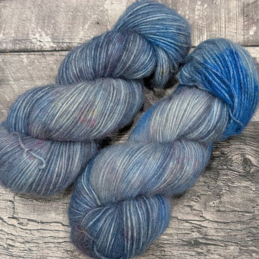 Fil à tricoter DK - Nebula - Bébé alpaga et coton - Éphémère bleue