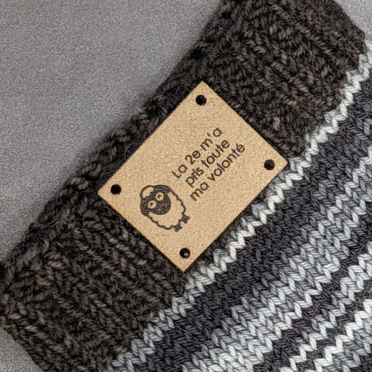 Étiquette à coudre lavable ultra suède pour tricot "La 2e m'a pris toute ma volonté"