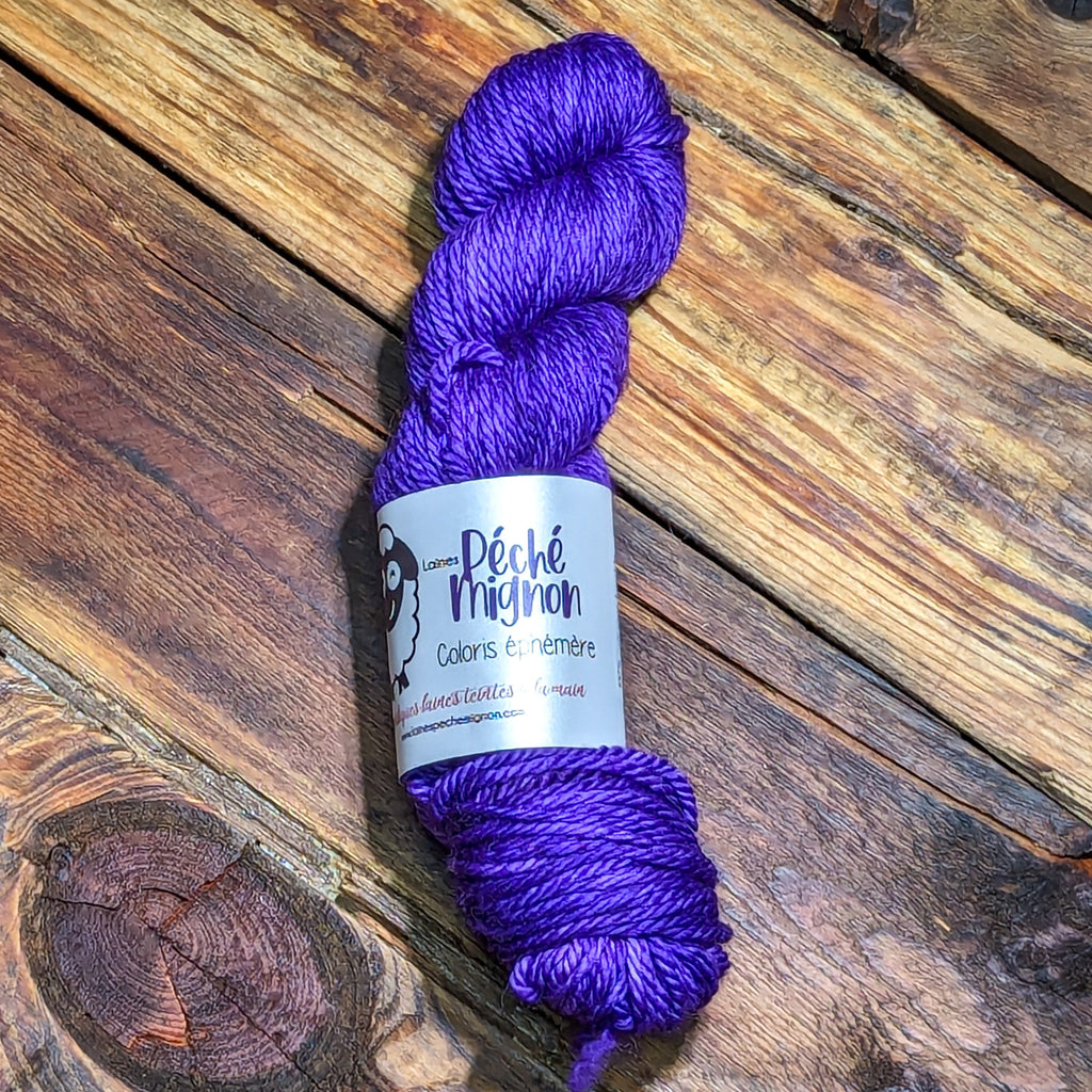 Vente 6 ans - #170 Écheveau mérinos bulky violet fluo (à l'unité)