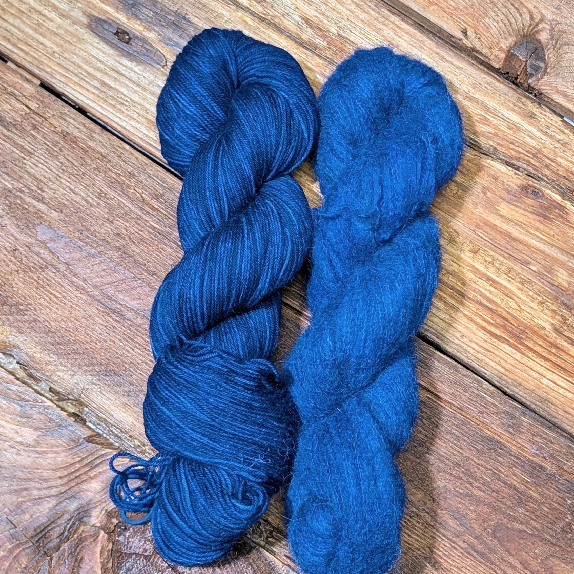 Kit 2 écheveaux - Suri et Rambouillet nylon #2 - bleu foncé