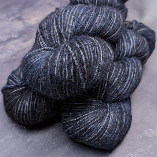 Fil à tricoter DK - Nebula - Bébé alpaga et coton - Sang d'encre