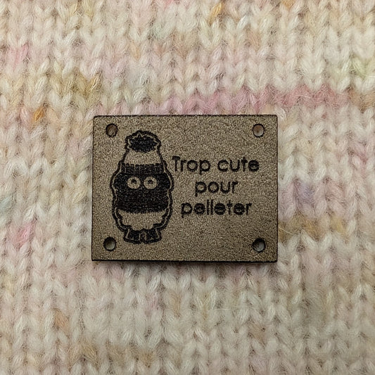 Étiquette lavable ultra suède pour tricot "Trop cute pour pelleter"