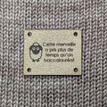 Étiquette lavable ultra suède pour tricot "Cette merveille a pris plus de temps qu'un baccalauréat"