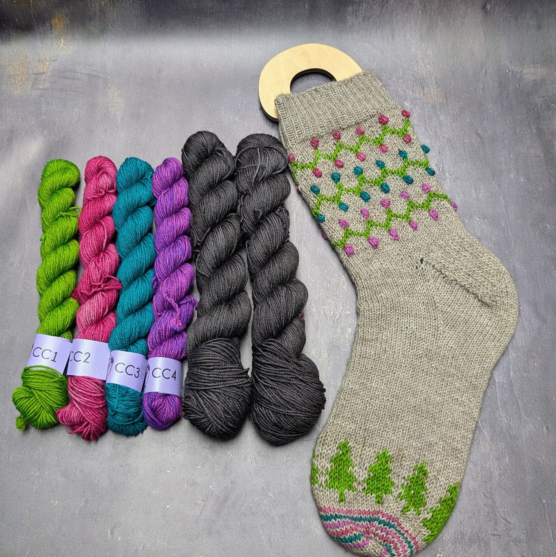 Kit “Influx Socks” de Noël – Patron &amp; Laine Mérinos Yak Nylon