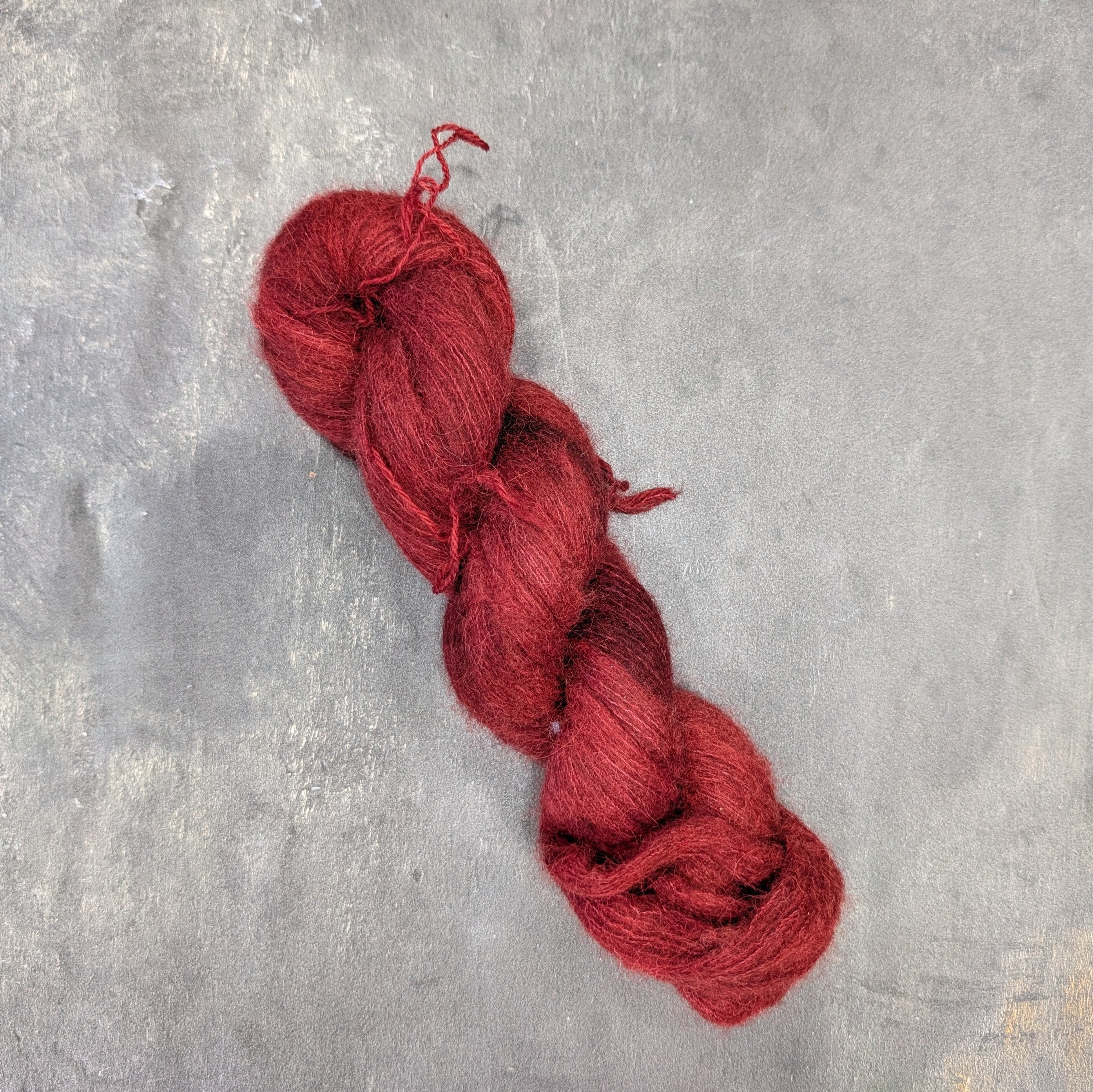 Suri bébé alpaga et soie - Rouge avec imperfection