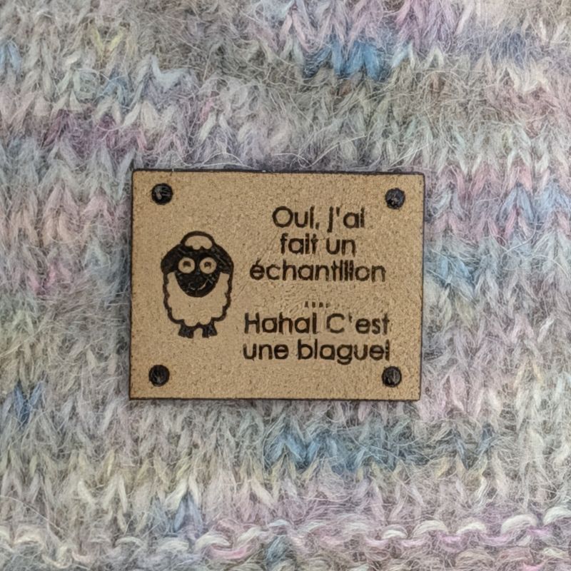 Étiquette à coudre lavable ultra suède pour tricot "J'ai fait mon échantillon, haha! c'est une blague"