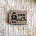 Étiquette lavable ultra suède pour col et tuque " Brrrr! C'pas chaud"
