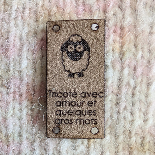 Étiquette lavable ultra suède Tricoté avec amour et quelques gros mots