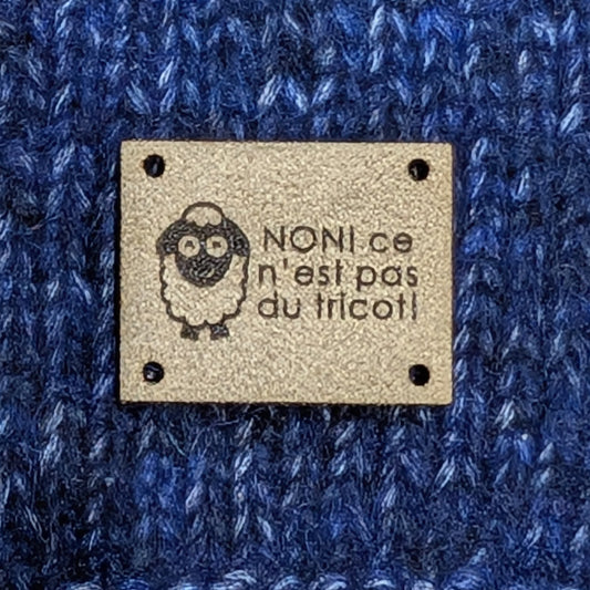 Étiquette lavable crochet -ultra suède pour tricot "NON ce n'est pas du tricot" série 2