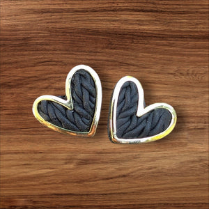 Boucles d'oreilles Tricoeur sculptées à la main